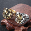 Bague Tête de Rasta posé sur une table | Rasta-Zion