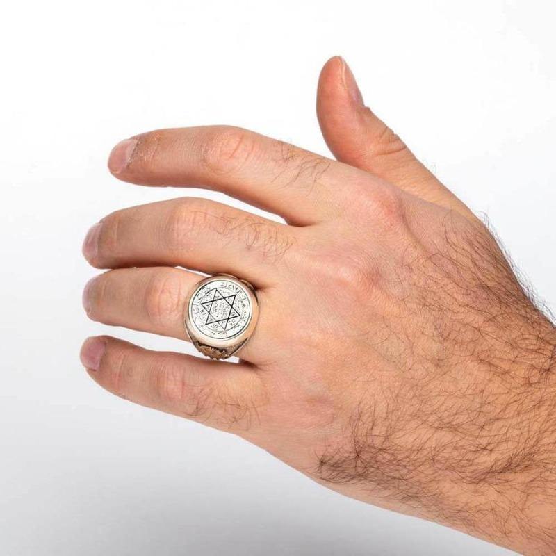 Bague sceau de Salomon porté à l'annulaire gauche | Rasta-Lion